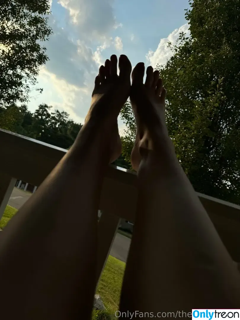 thequeeoffeet nude photo #0025 (thequeeoffeet)