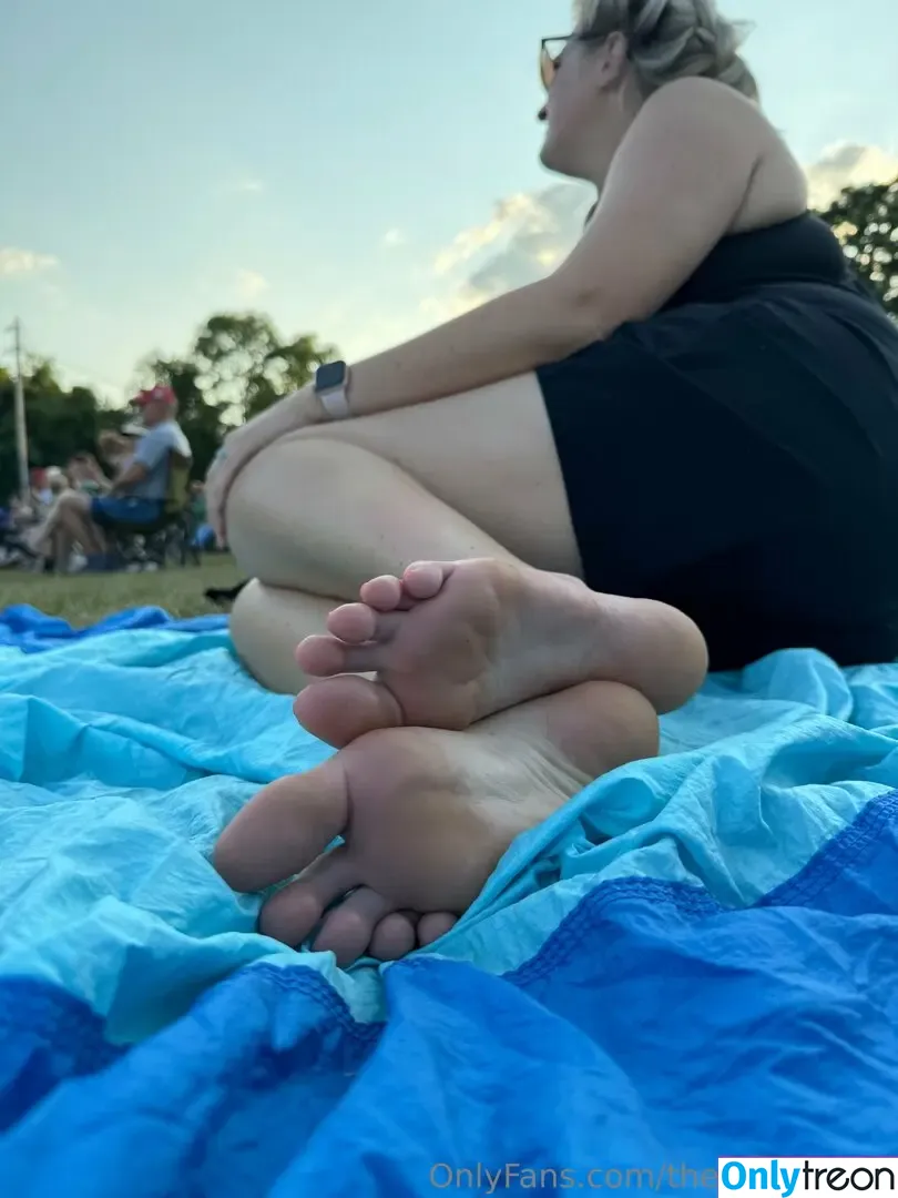 thequeeoffeet nude photo #0036 (thequeeoffeet)