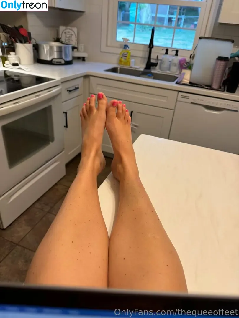 thequeeoffeet nude photo #0037 (thequeeoffeet)
