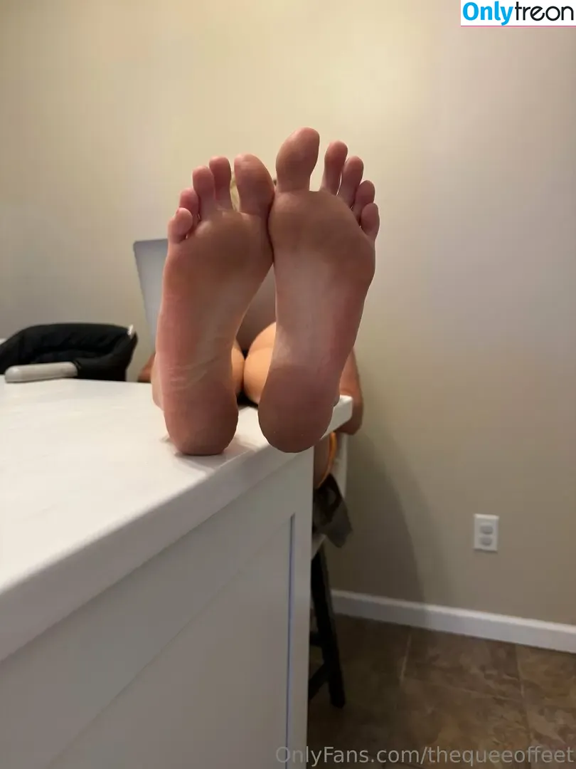 thequeeoffeet nude photo #0039 (thequeeoffeet)