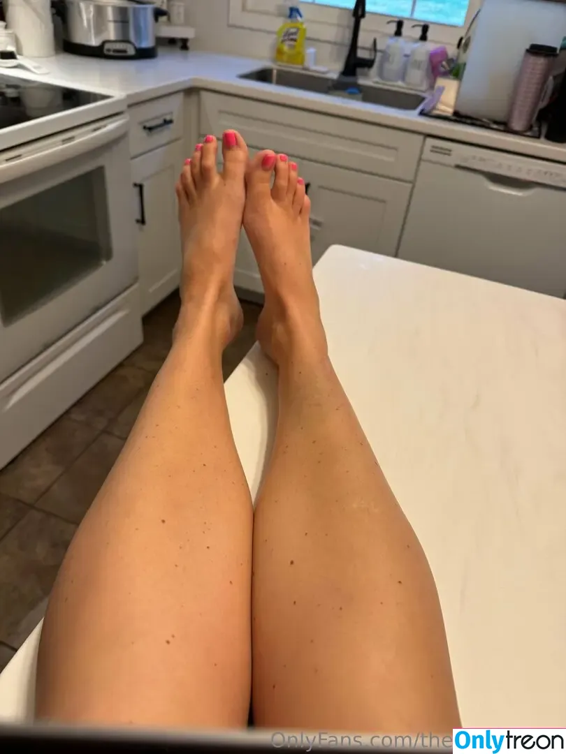 thequeeoffeet nude photo #0040 (thequeeoffeet)