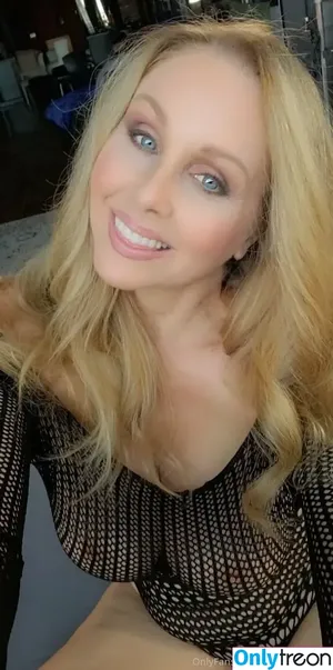 TheRealJuliaAnn / therealjuliaannfanlive_ nude photo #0183