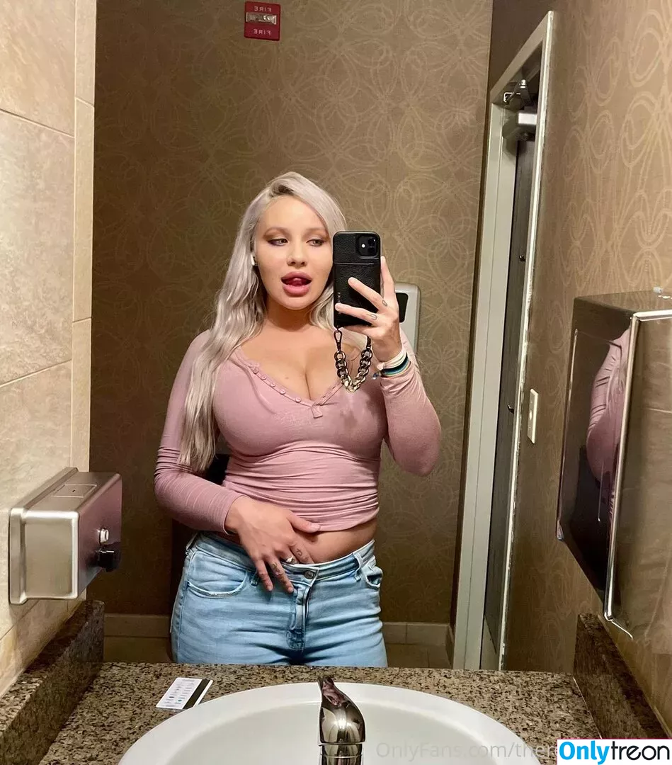 therealkyliepage nude photo #0270 (kyliepageofficial)