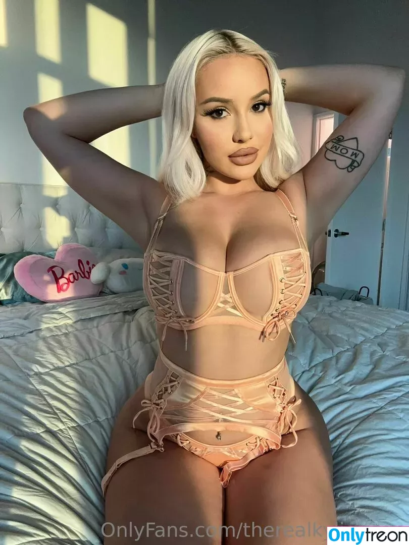therealkyliepage nude photo #0281 (kyliepageofficial)