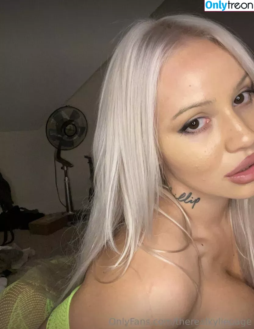 therealkyliepage nude photo #0425 (kyliepageofficial)