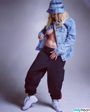 therealroyalskye / royalskyeofficial nude photo #0002