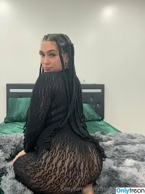 therealroyalskye / royalskyeofficial nude photo #0032