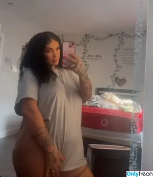 therealroyalskye / royalskyeofficial nude photo #0049