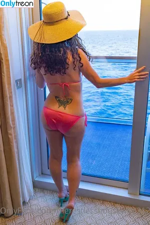 therestlesshousewife2121 / missrobynelizabethh nude photo #0006
