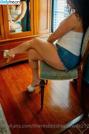 therestlesshousewife2121 / missrobynelizabethh nude photo #0014