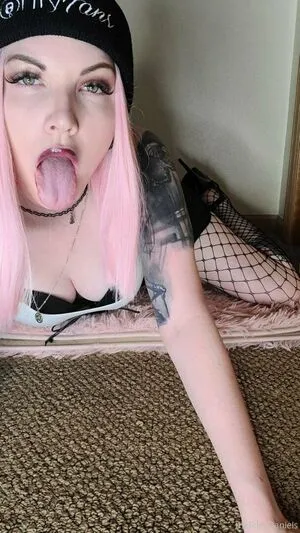 therileydaniels / rileyd.tv nude photo #0100