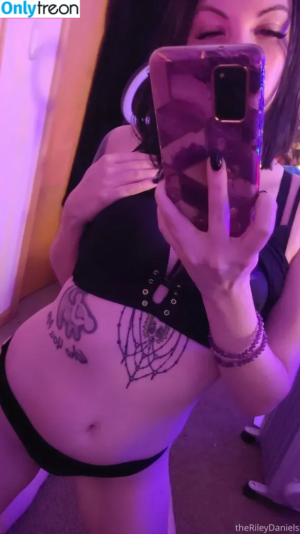 therileydaniels nude photo #0048 (rileyd.tv)