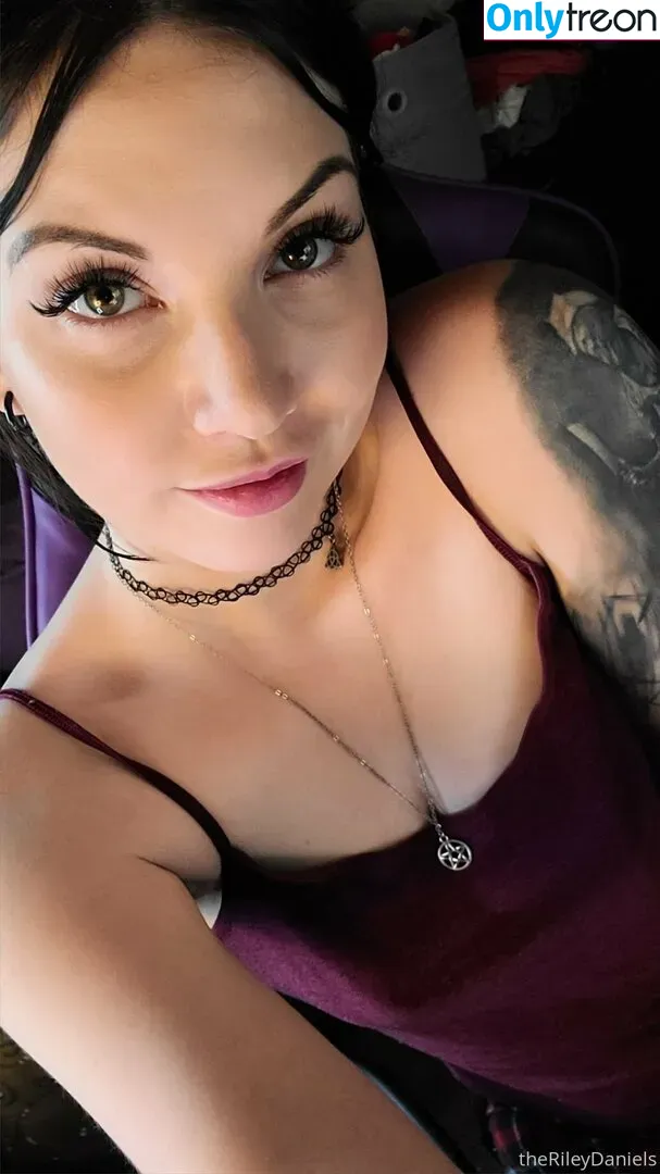 therileydaniels nude photo #0136 (rileyd.tv)