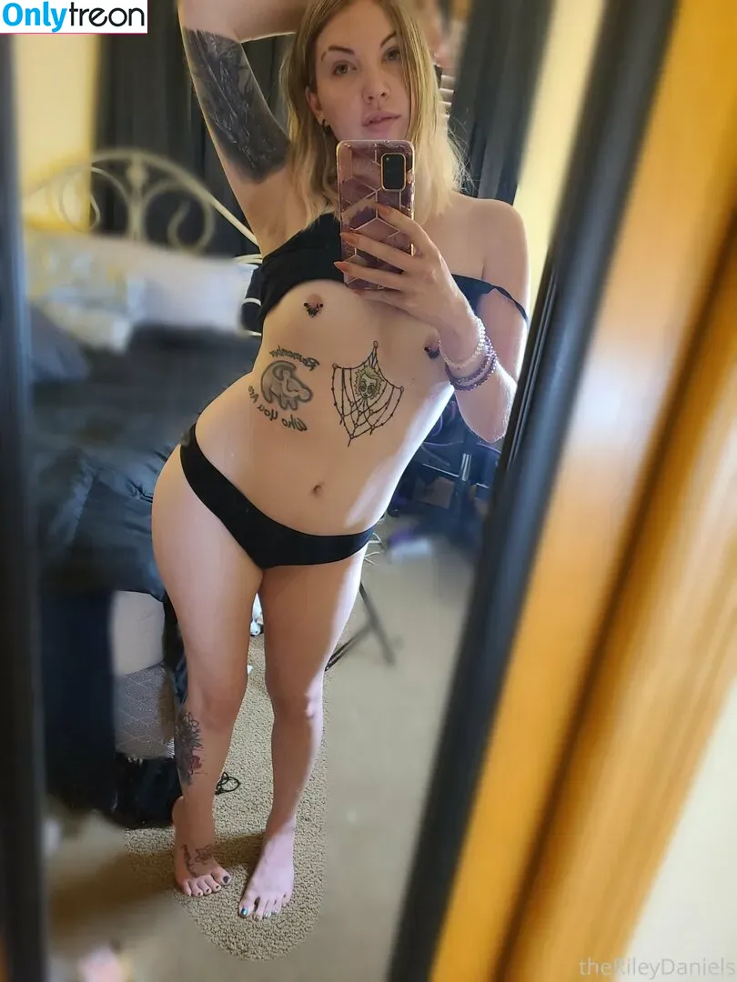 therileydaniels nude photo #0207 (rileyd.tv)