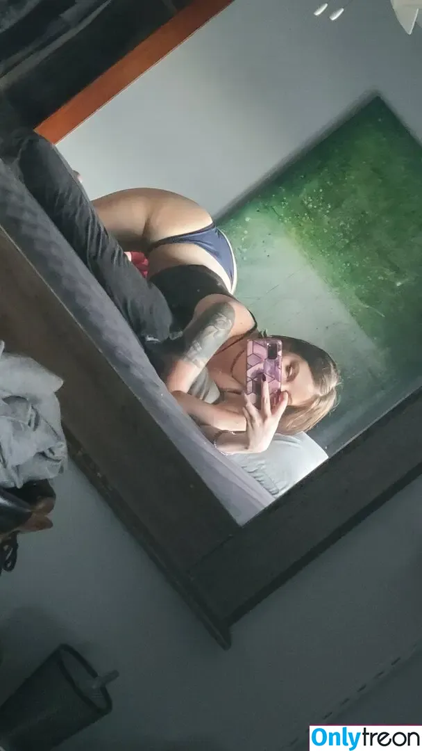 therileydanielsxxx nude photo #0005 (rileydanielss)