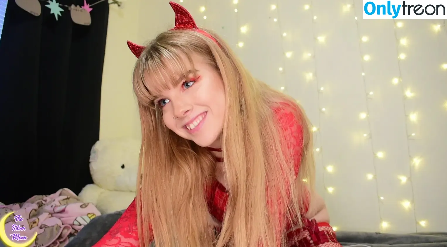 Thesilvermoon nude photo #0015 (TheSirenSilver / meowmoonxo / silvermoonlive)