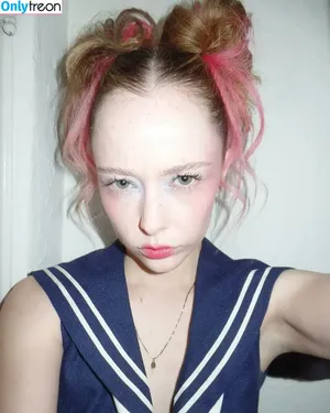 thestrawberrybutcher / SuzieSon / charlieisomething / mymotherfvckedmickjagger nude photo #0105