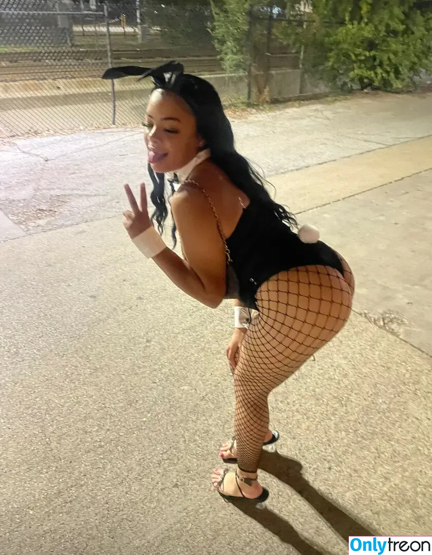 theycallmehoneyyy nude photo #0002 (theycallmehoneyyy)