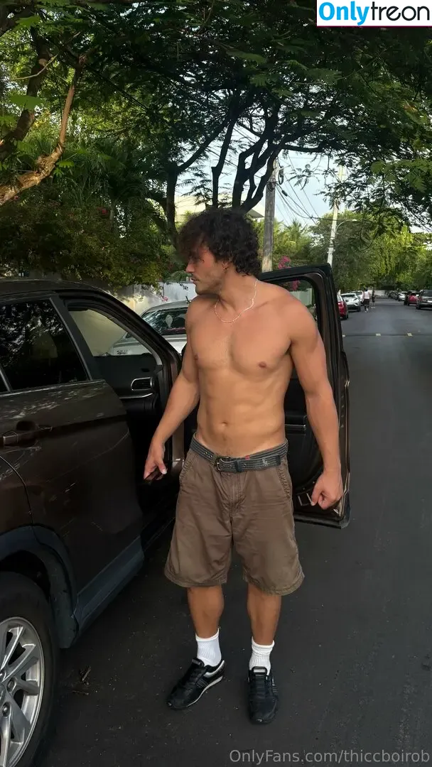 thiccboirob nude photo #0004 (thiccboi_)
