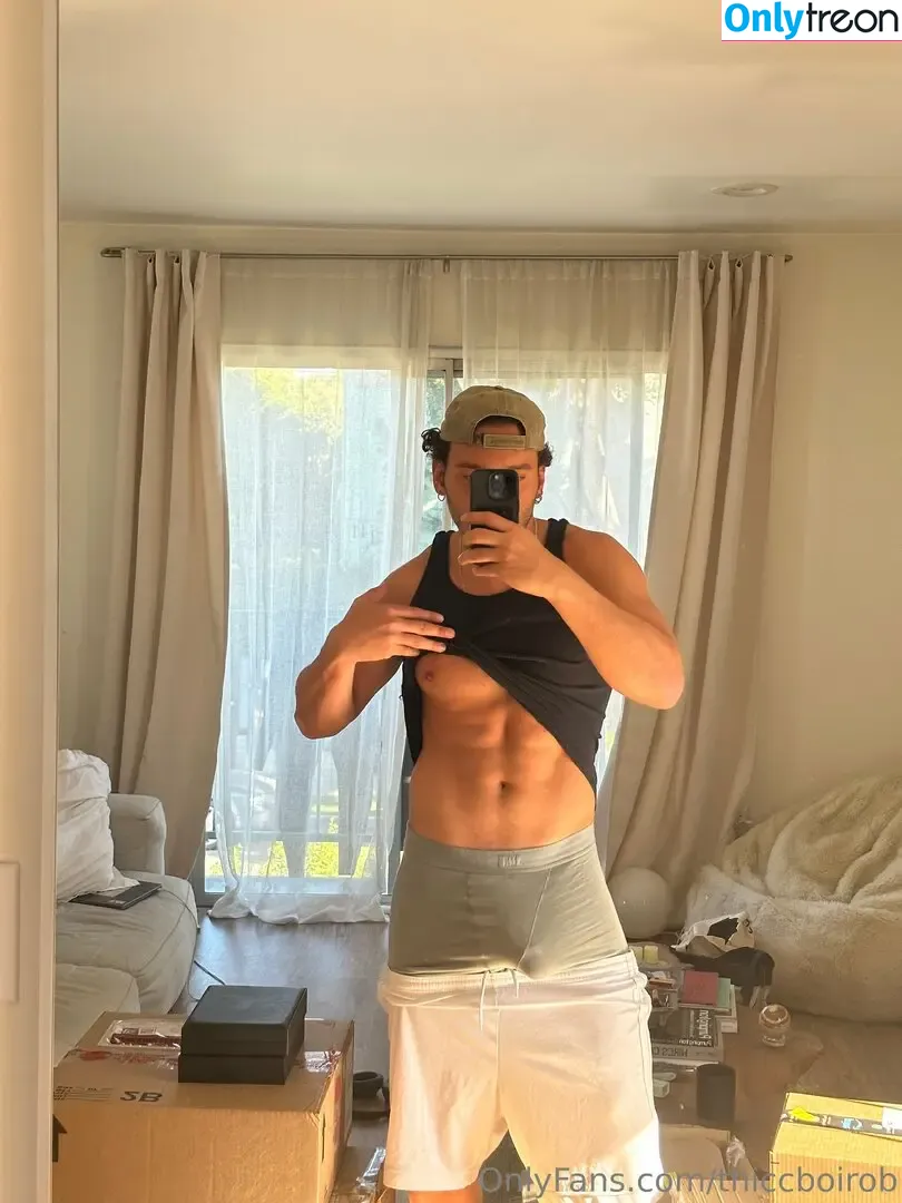 thiccboirob nude photo #0008 (thiccboi_)
