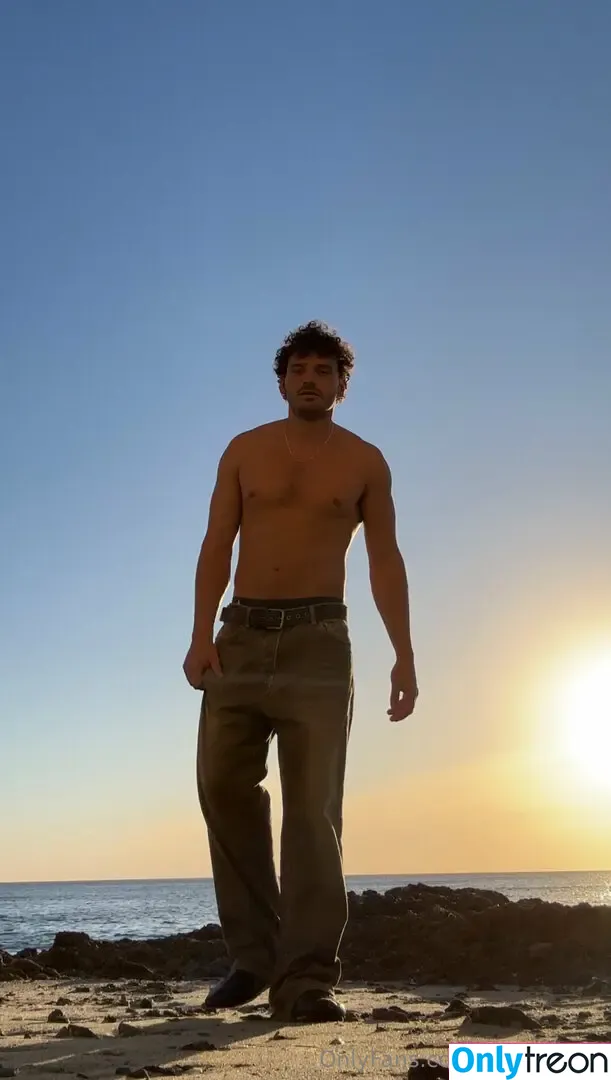thiccboirob nude photo #0009 (thiccboi_)