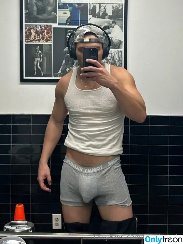 thiccboirob nude photo #0017 (thiccboi_)