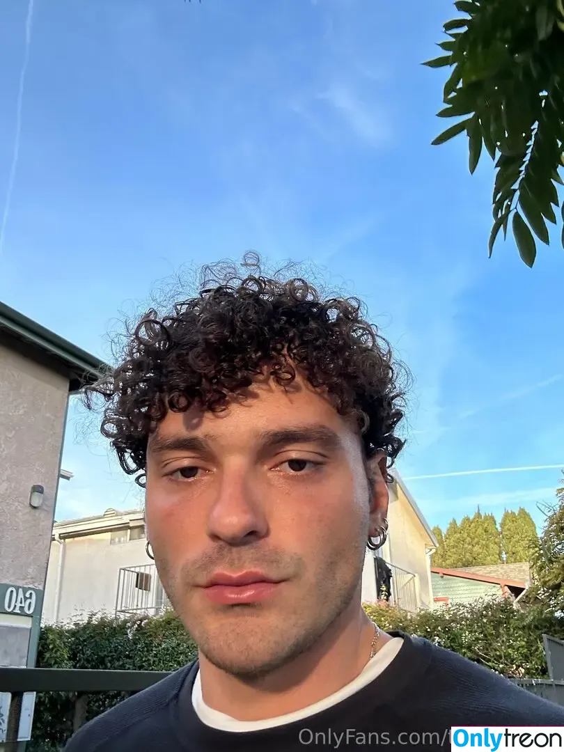 thiccboirob nude photo #0033 (thiccboi_)