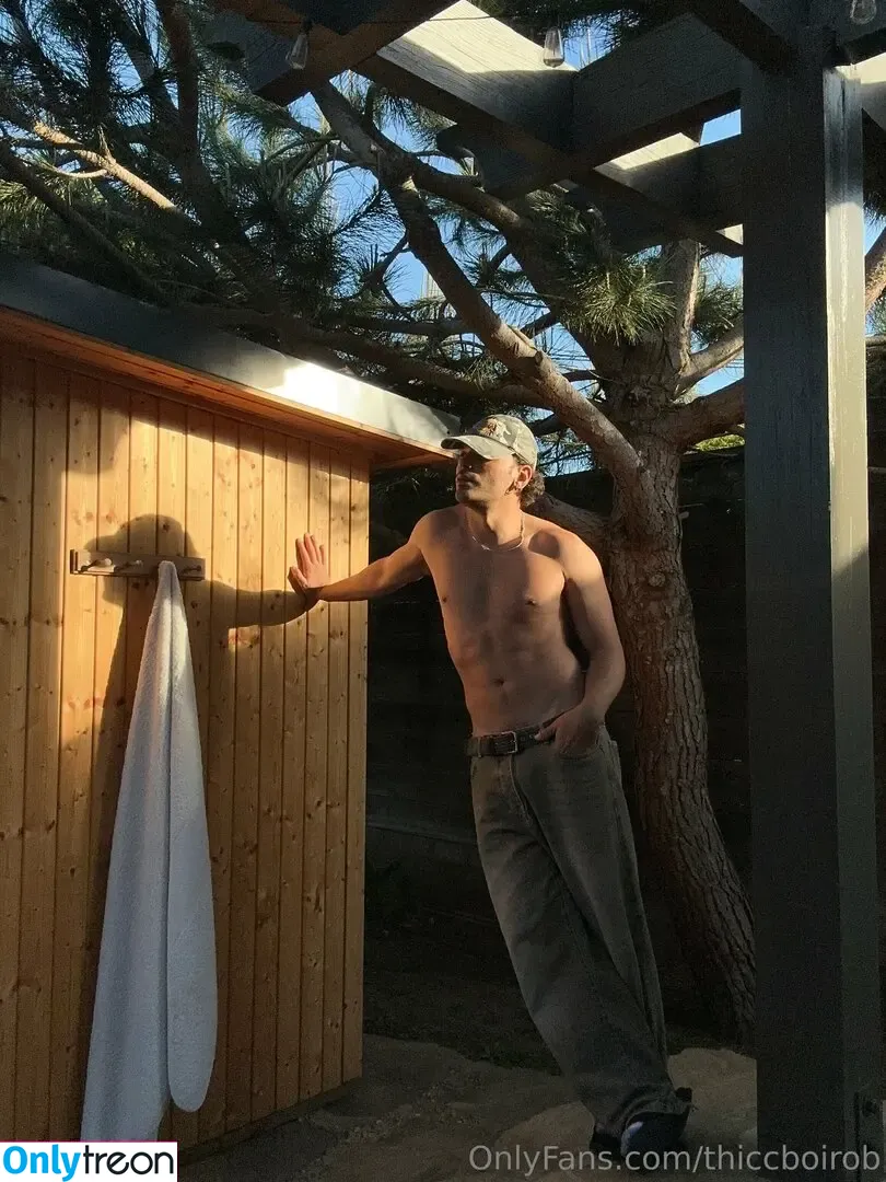 thiccboirob nude photo #0051 (thiccboi_)