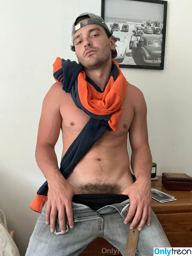 thiccboirob nude photo #0059 (thiccboi_)
