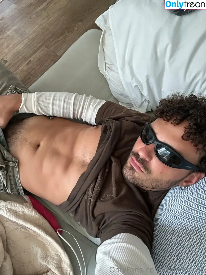 thiccboirob nude photo #0080 (thiccboi_)