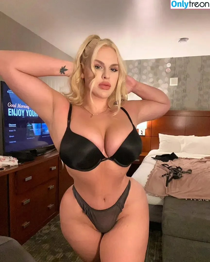 Thiccckbarbie nude photo #0013 (Sara Abraham)