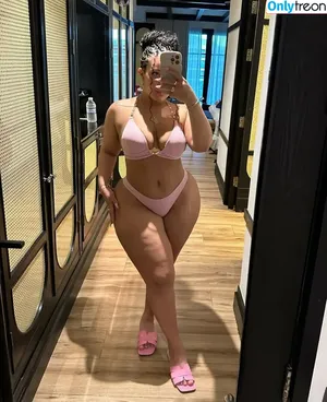 Thick Baddie / Brendalinboss.__ / nenasoopretty nude photo #0052