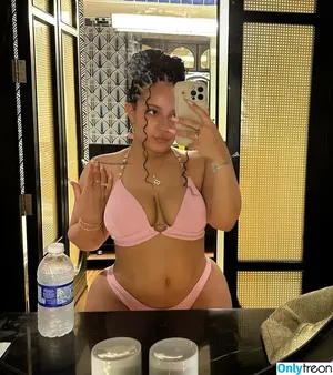 Thick Baddie / Brendalinboss.__ / nenasoopretty nude photo #0053