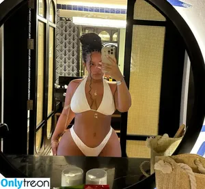 Thick Baddie / Brendalinboss.__ / nenasoopretty nude photo #0055