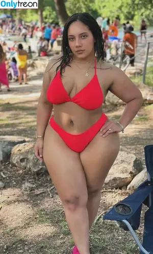 Thick Baddie / Brendalinboss.__ / nenasoopretty nude photo #0066
