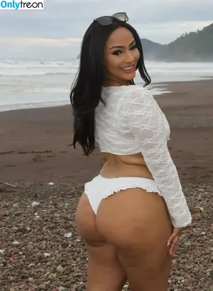 Thick Baddie / Brendalinboss.__ / nenasoopretty nude photo #0067
