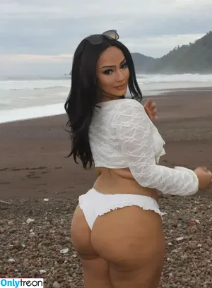 Thick Baddie / Brendalinboss.__ / nenasoopretty nude photo #0068