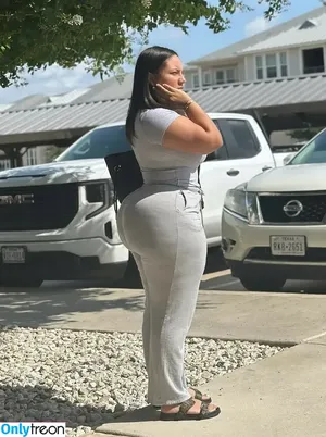 Thick Baddie / Brendalinboss.__ / nenasoopretty nude photo #0071