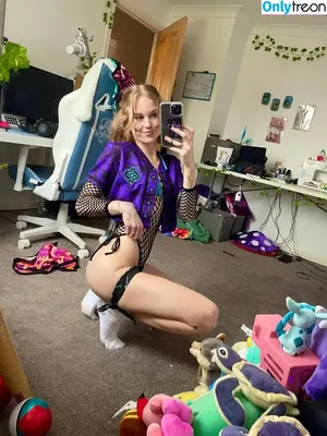 thisisclouds / thisiscloudss nude photo #0012