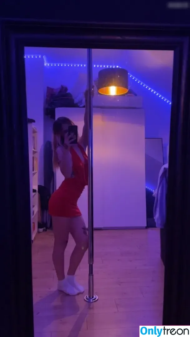 Thisislina nude photo #0020 (benzundbella)