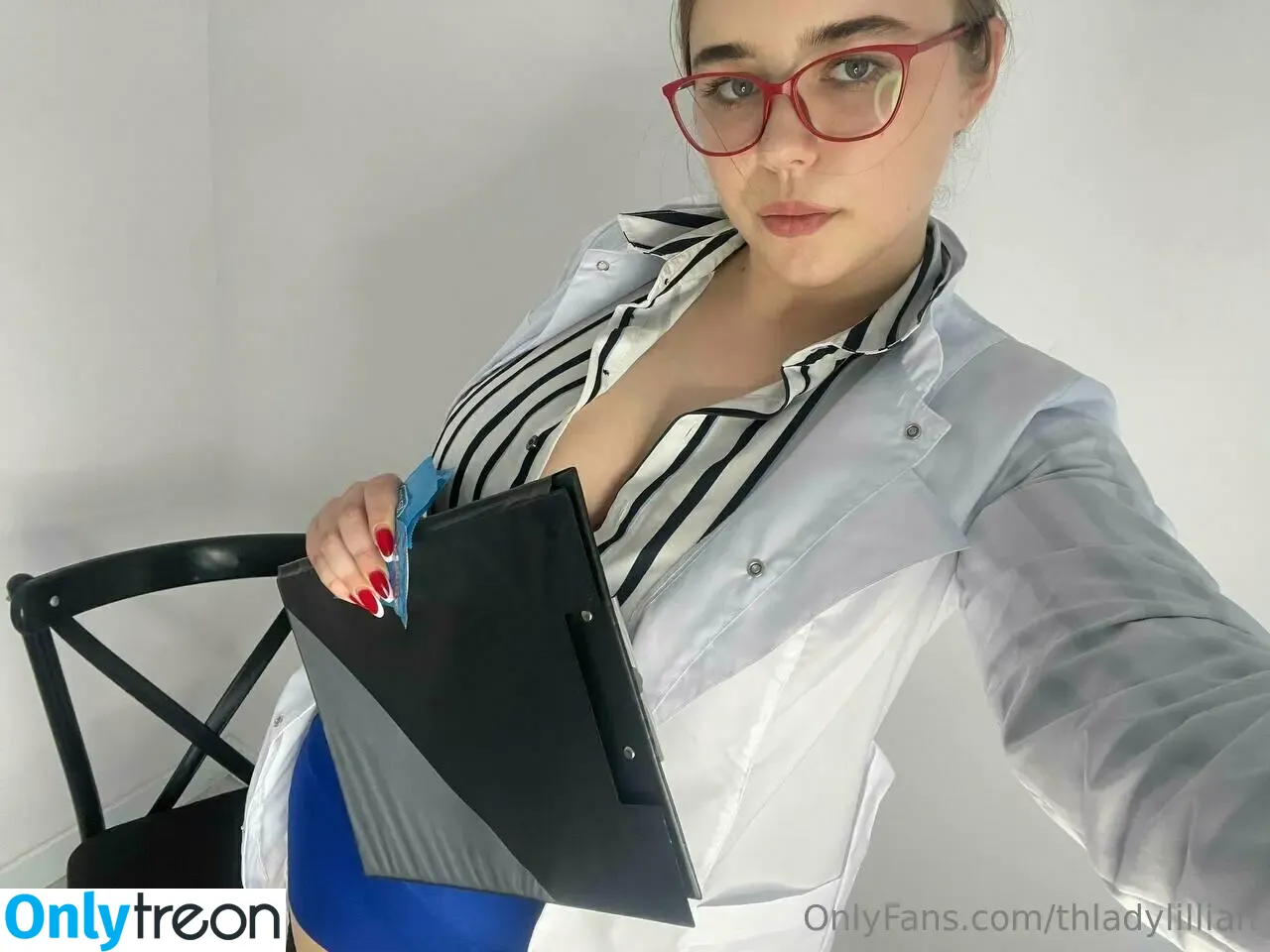 thladylillian nude photo #0003 (thladylillian)