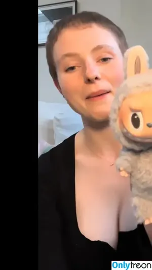 Thomasin Mckenzie / thomasin.mckenzie nude photo #0305
