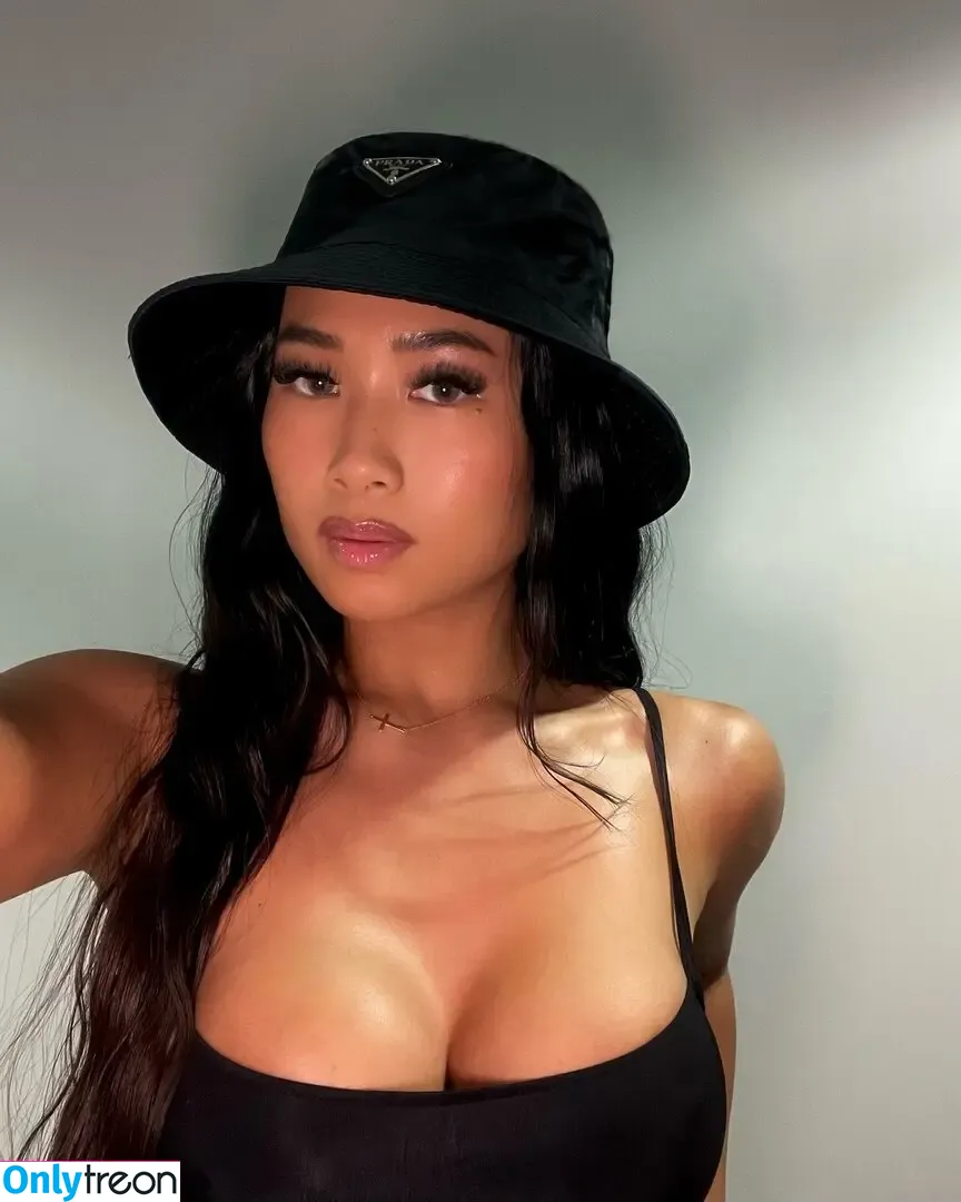 Thu Pham nude photo #0002 (aannphxm)