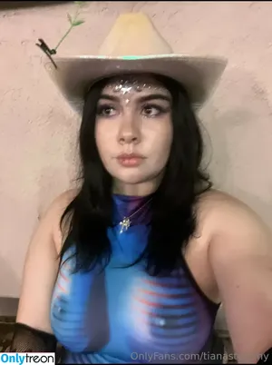tianastummy nude photo #0001
