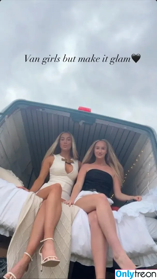 Tiasvanlife nude photo #0001 (825977417)