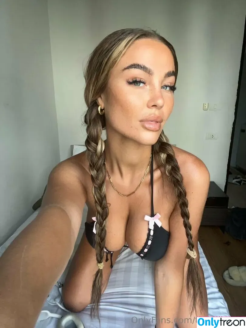 tigerlilyxox nude photo #0021 (tigerlilly_official)