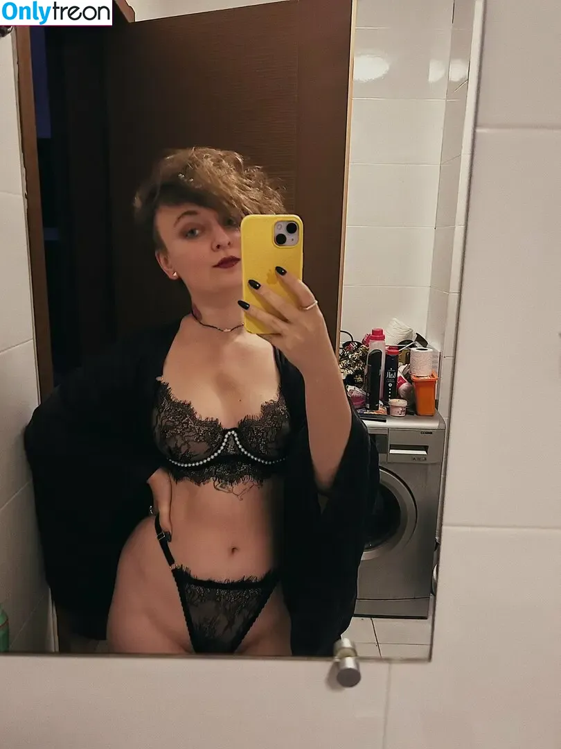 Tihiipiket nude photo #0018 (tichiypiket)