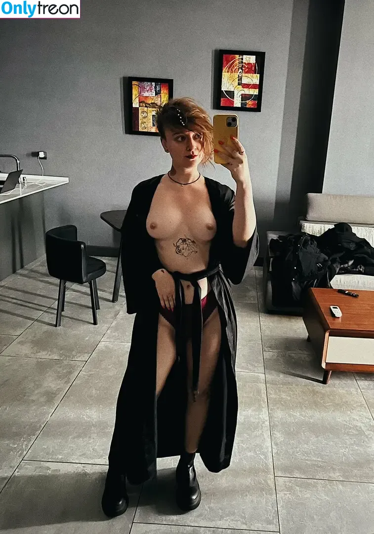 Tihiipiket nude photo #0020 (tichiypiket)