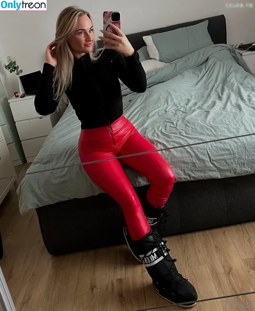 Tiiiffy nude photo #0071 (tiii.ffy)