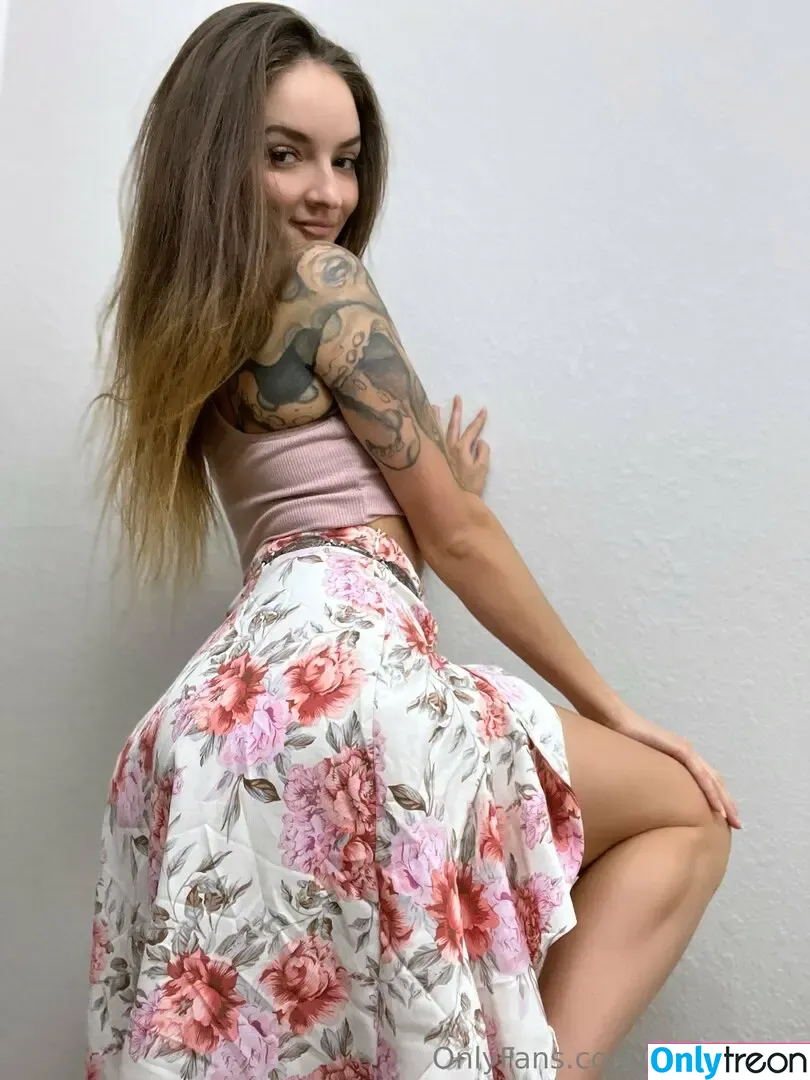 tillytoyfree nude photo #0130 (tilly.toy.official)
